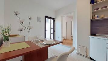 Studio (A3) | Private kitchen | Fridge, stovetop, espresso maker, cookware/dishes/utensils