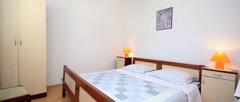 Apartment (A2) | 4 bedrooms, free WiFi