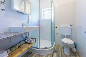 Apartment (A6) | Bathroom