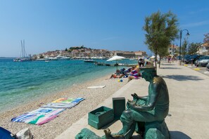 Beach nearby - Apartments Neno (Primosten)