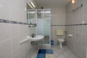 Apartemen (A2) | Kamar mandi | Shower