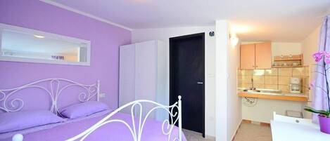 Studio (A1) | Woonkamer | Televisie