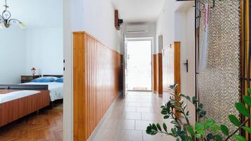 1 habitación, tabla de planchar con plancha y wifi gratis