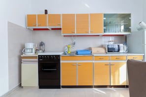 Leilighet (A1) | Eget kjøkken | Kjøleskap, mikrobølgeovn, ovn og kokeplater