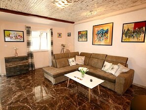Apartment (A1) | Living room | Flat-screen TV