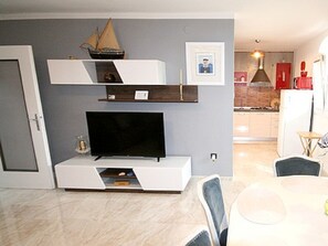 Living room | Flat-screen TV