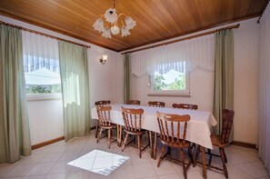 Apartment (A1) | Dining