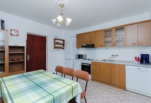 Apartment (A1) | Private kitchen | Fridge, oven, stovetop, espresso maker