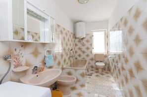 Apartment (A1) | Bathroom