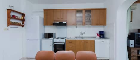 Apartment (A1) | Eigene Küche | Kühlschrank, Ofen, Herdplatte, Espressomaschine