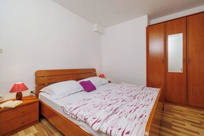 Apartment (A4) | 4 bedrooms, free WiFi, bed sheets - Apartments Krunoslav (Punat)