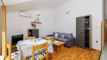 Apartment (A2) | Living room