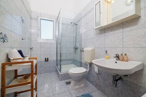 Apartment (A1) | Bathroom | Bathtub - Apartments Krunoslav (Punat)