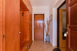 Apartment (A4) | Hallway