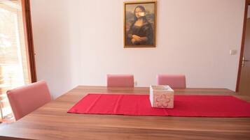 Apartment (A2) | Dining