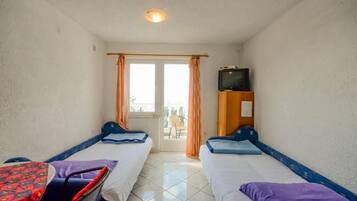 Studio (A2) | 4 bedrooms, free WiFi