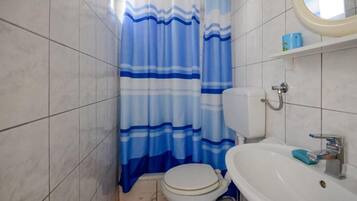 Studio (A2) | Bathroom
