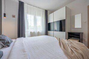 Apartment (A2) | 2 bedrooms, in-room safe, free WiFi, bed sheets