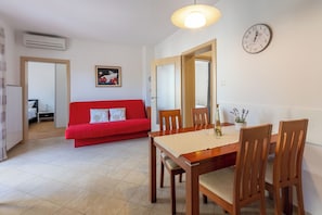 Apartment (A2) | Wohnzimmer | Fernseher