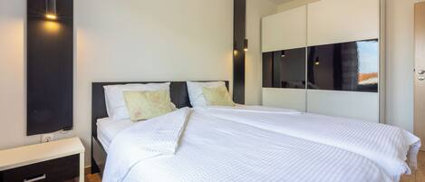 Apartment (A2) | 2 bedrooms, in-room safe, free WiFi, bed sheets
