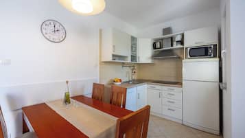 Apartment (A2) | Private kitchen | Fridge, microwave, stovetop, dishwasher