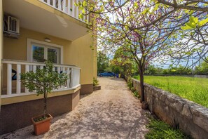 Apartment (A1) | Innenhof
