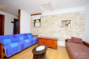 Wohnzimmer | Fernseher, Kamin