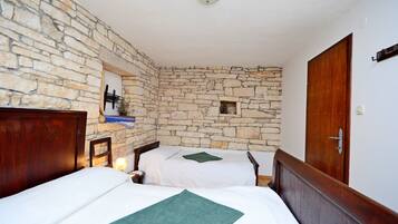 1 bedroom, free WiFi, bed sheets