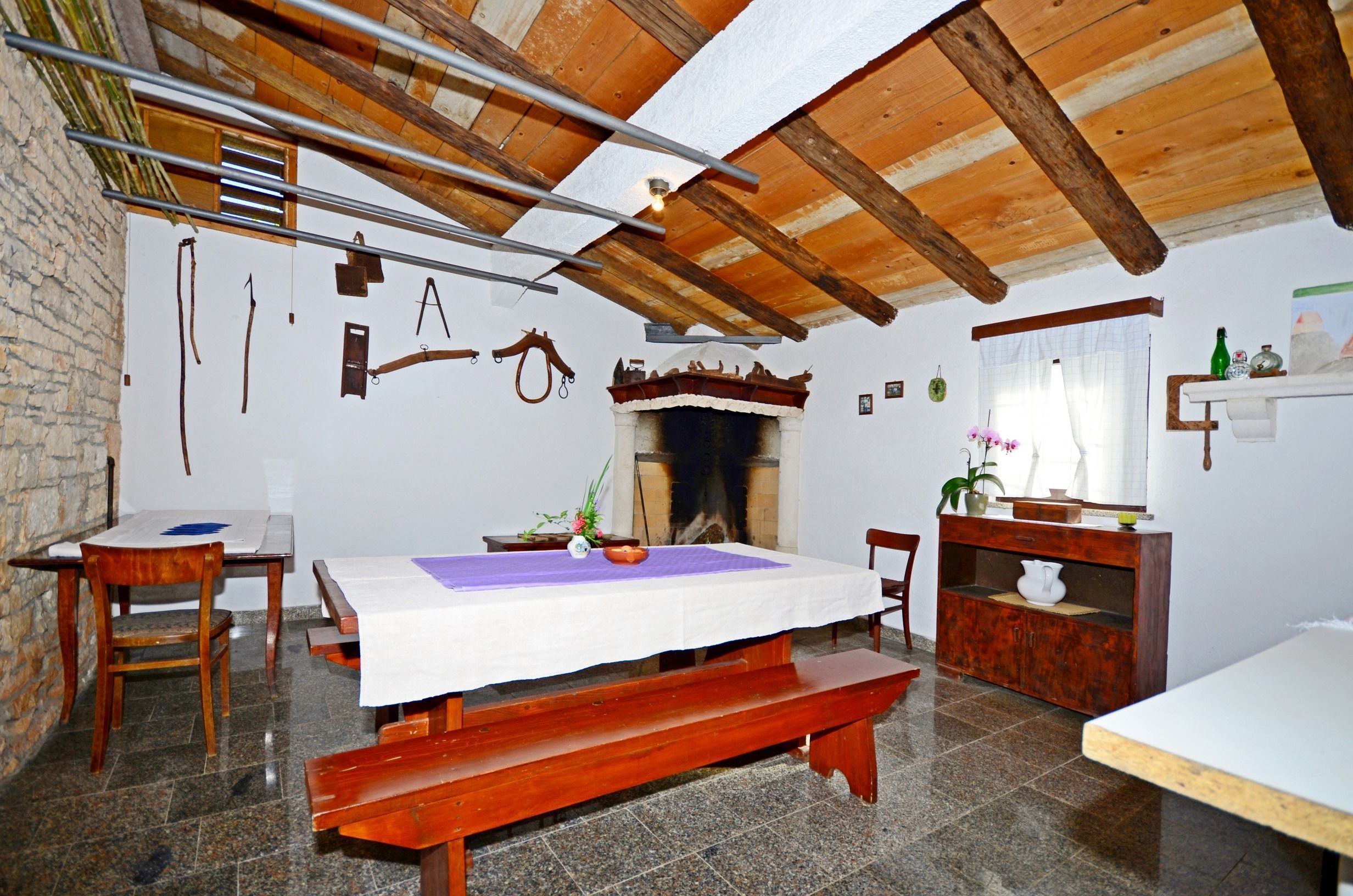 Eigene Küche | Kühlschrank, Mikrowelle, Herdplatte, Espressomaschine