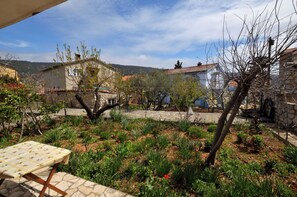 Apartment (A3) | Garden