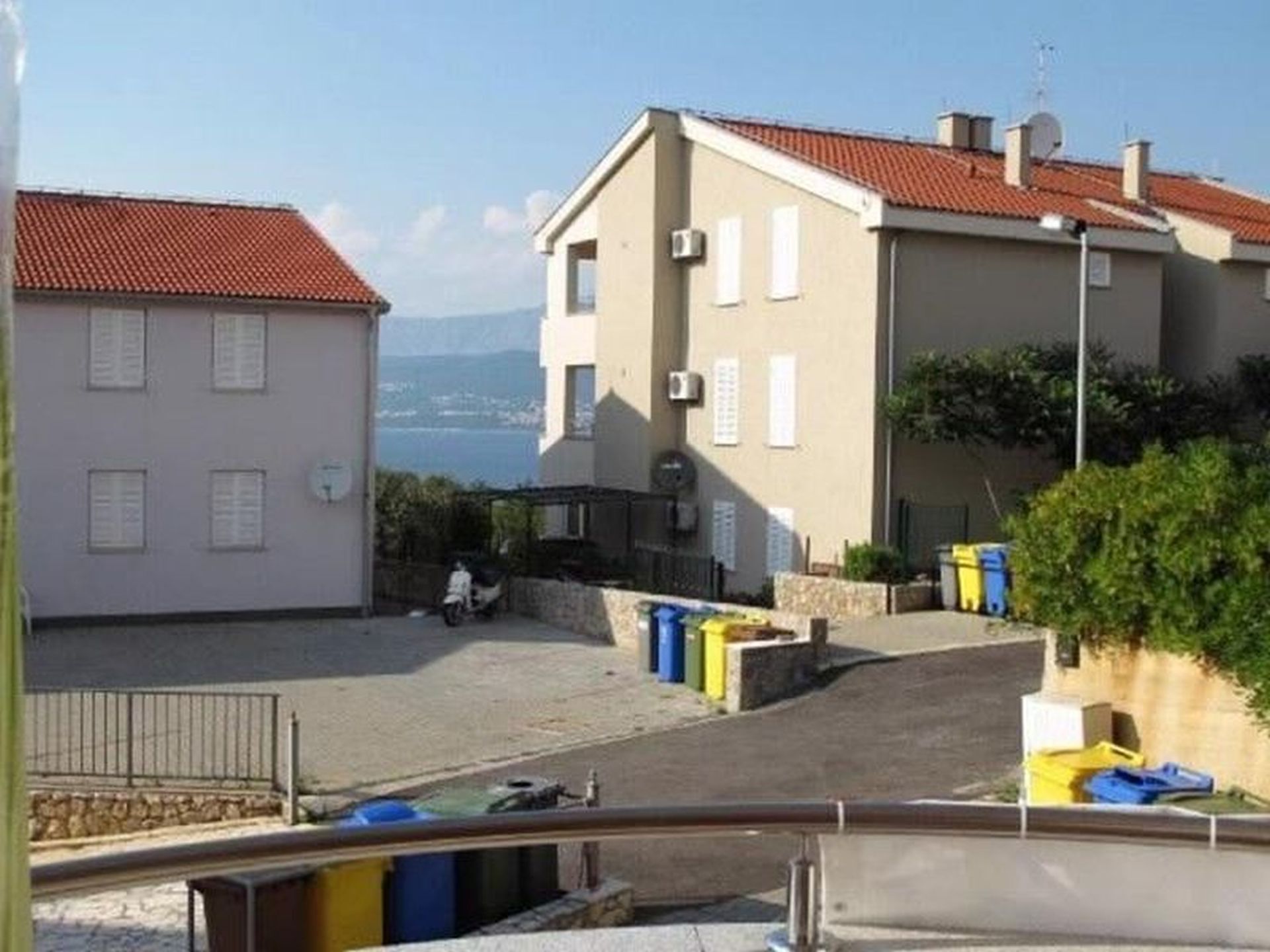 Căn hộ (A1) | Ban công