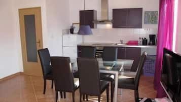 Apartment (A1) | Eigene Küche | Kühlschrank, Ofen, Herdplatte, Espressomaschine