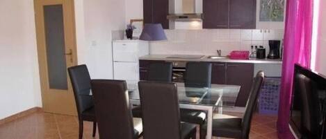 Apartment (A1) | Private kitchen | Fridge, oven, stovetop, espresso maker