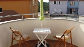 Apartment (A1) | Balkon