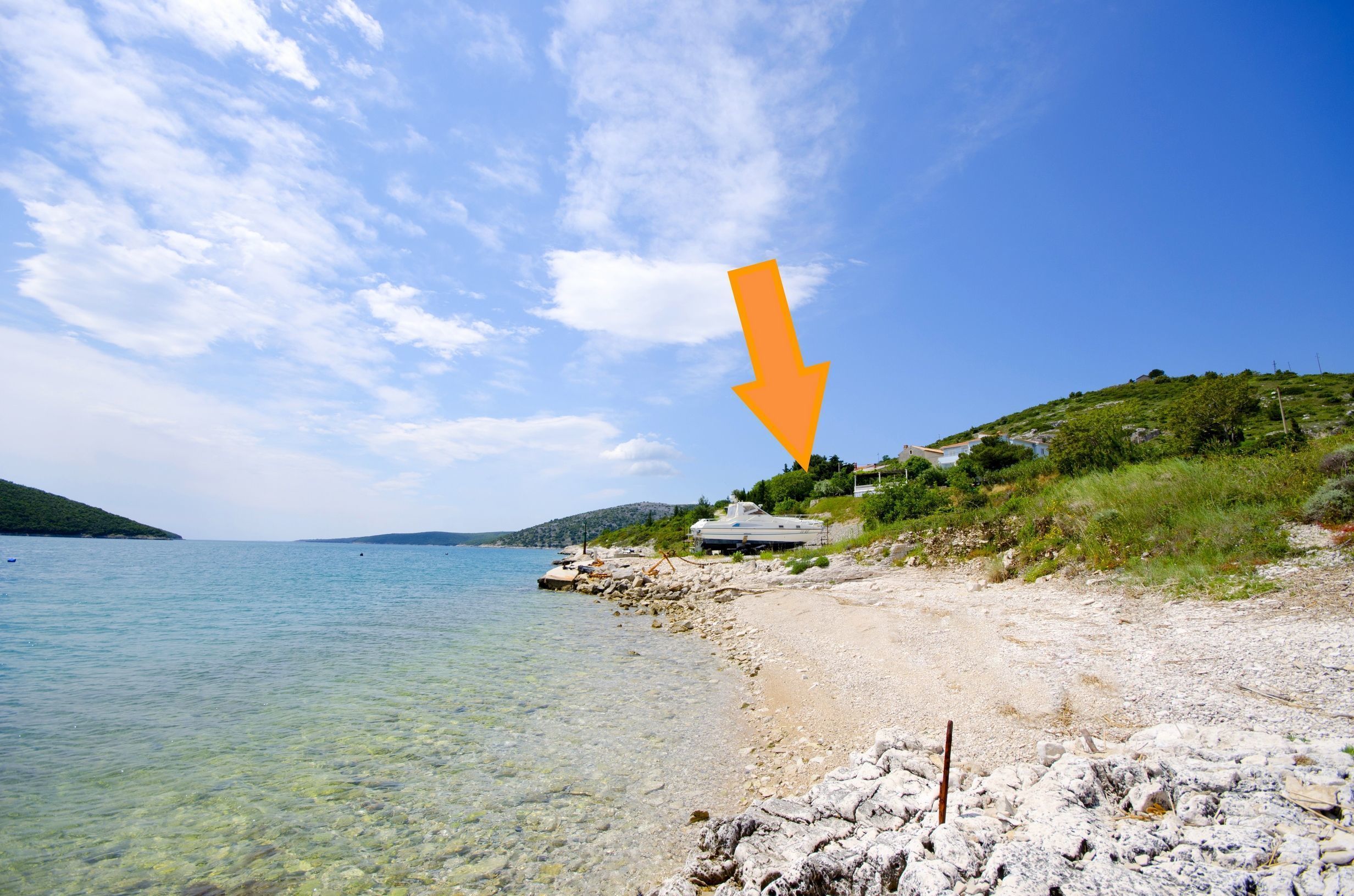 Una spiaggia nelle vicinanze