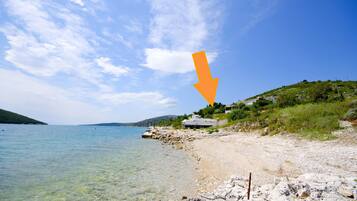 Una spiaggia nelle vicinanze