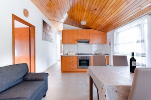 Private kitchen | Fridge, oven, stovetop, espresso maker
