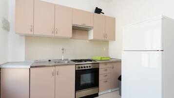 Private kitchen | Fridge, oven, stovetop, espresso maker