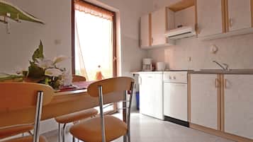 Private kitchen | Fridge, microwave, stovetop, espresso maker