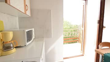 Private kitchen | Fridge, microwave, stovetop, espresso maker