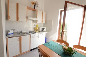 Private kitchen | Fridge, microwave, stovetop, espresso maker