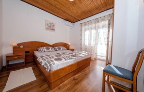 3 bedrooms, in-room safe, free WiFi