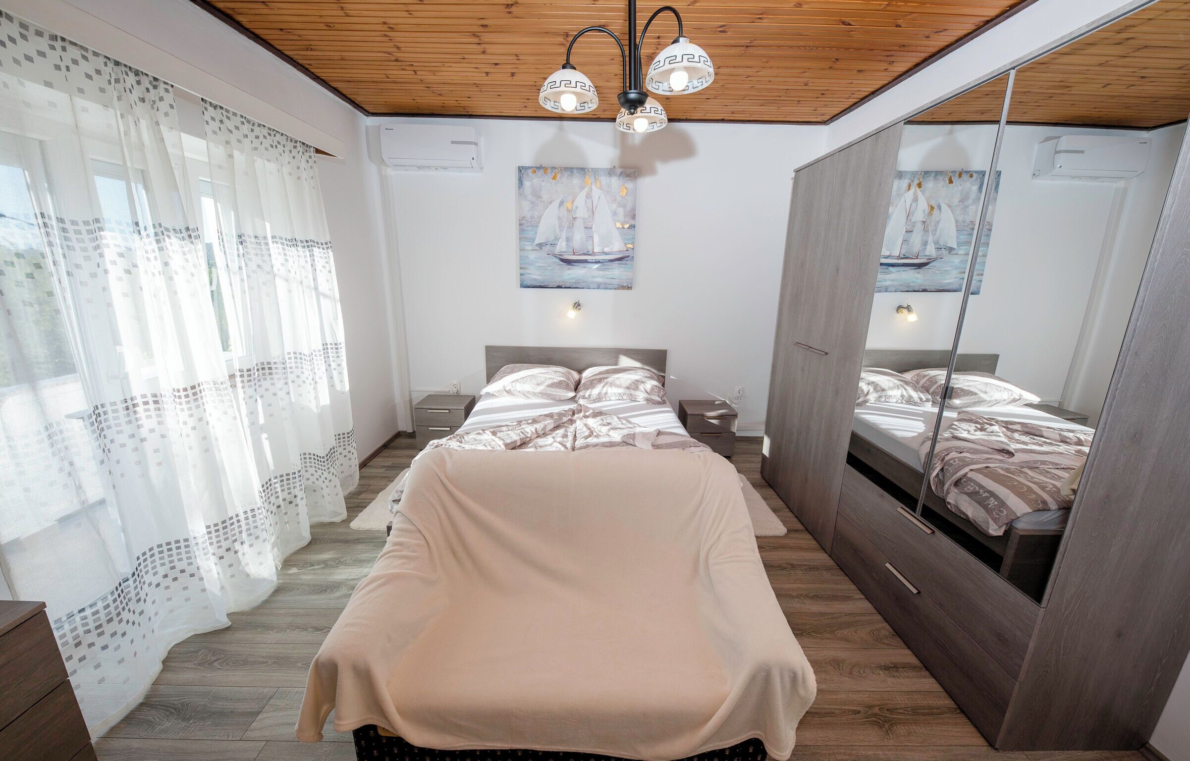 3 bedrooms, in-room safe, free WiFi