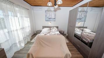 3 bedrooms, in-room safe, free WiFi