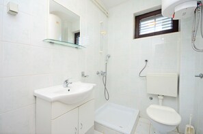 Bathroom | Shower