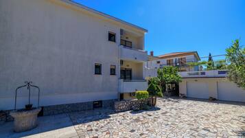 Kiến trúc tòa nhà