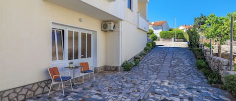 Estudio (A8) | Terraza o patio