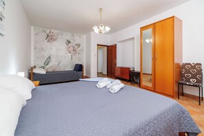 Apartment (A1) | 3 bedrooms, soundproofing, free WiFi, bed sheets - Apartments Marina (Lopar)