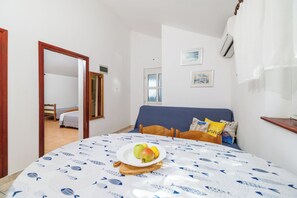 Apartment (A3) | Living room | TV - Apartments Marina (Lopar)