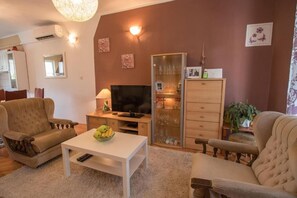 Apartment (A1) | Living room | TV